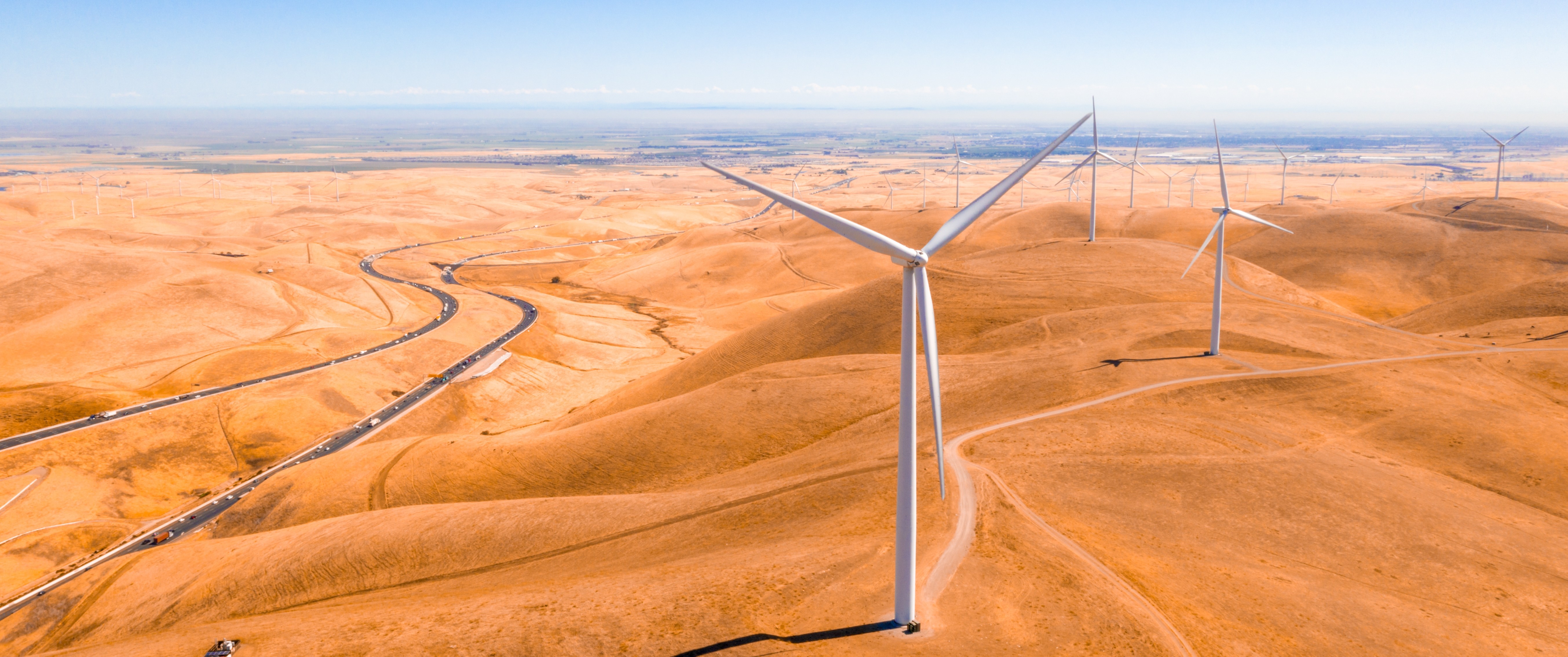 UAE’s Renewable Energy Capacity Tops 7.7 GW and Poised for Rapid Growth