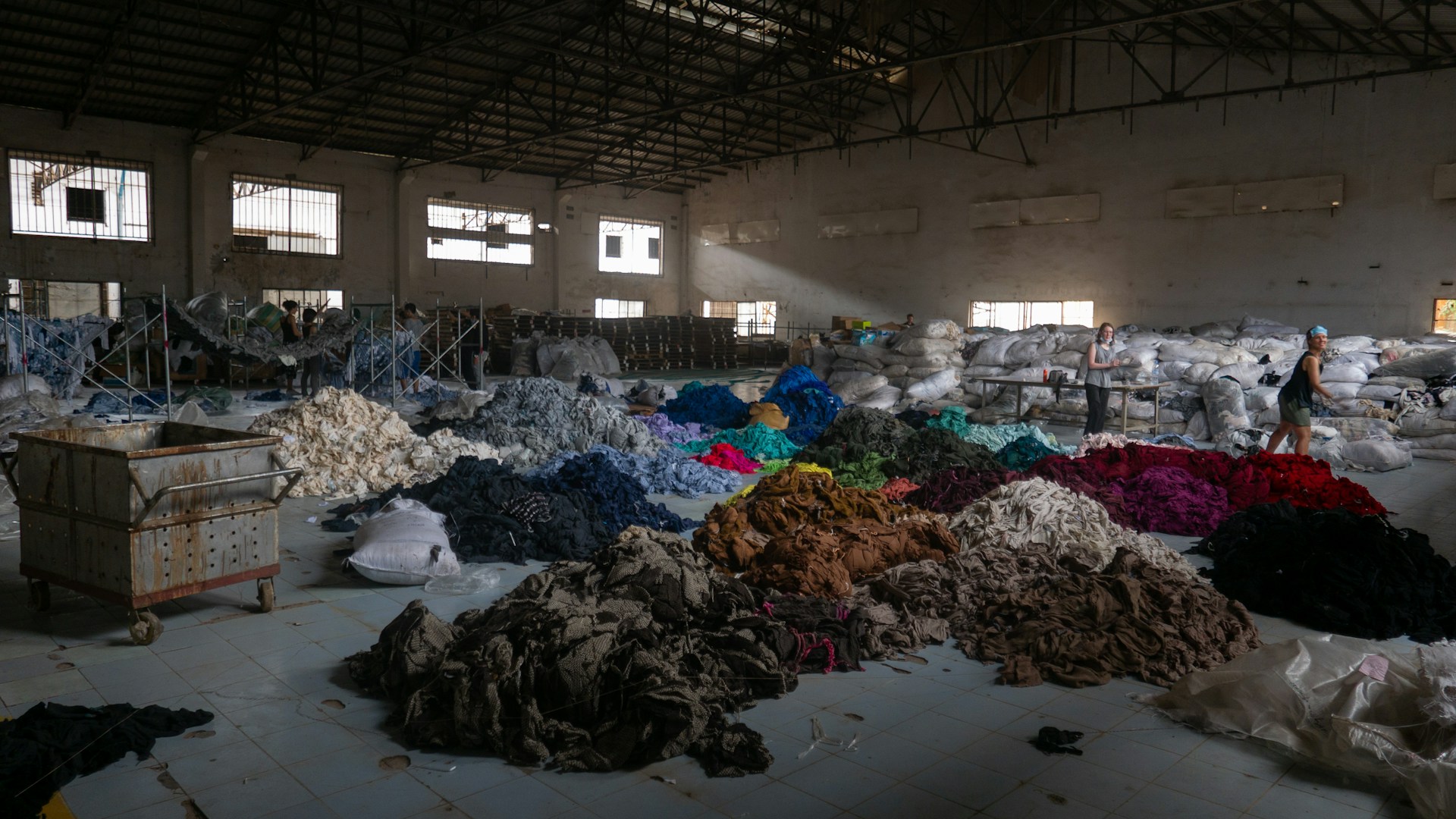 France Introduces New Environmental Tax on Fast Fashion